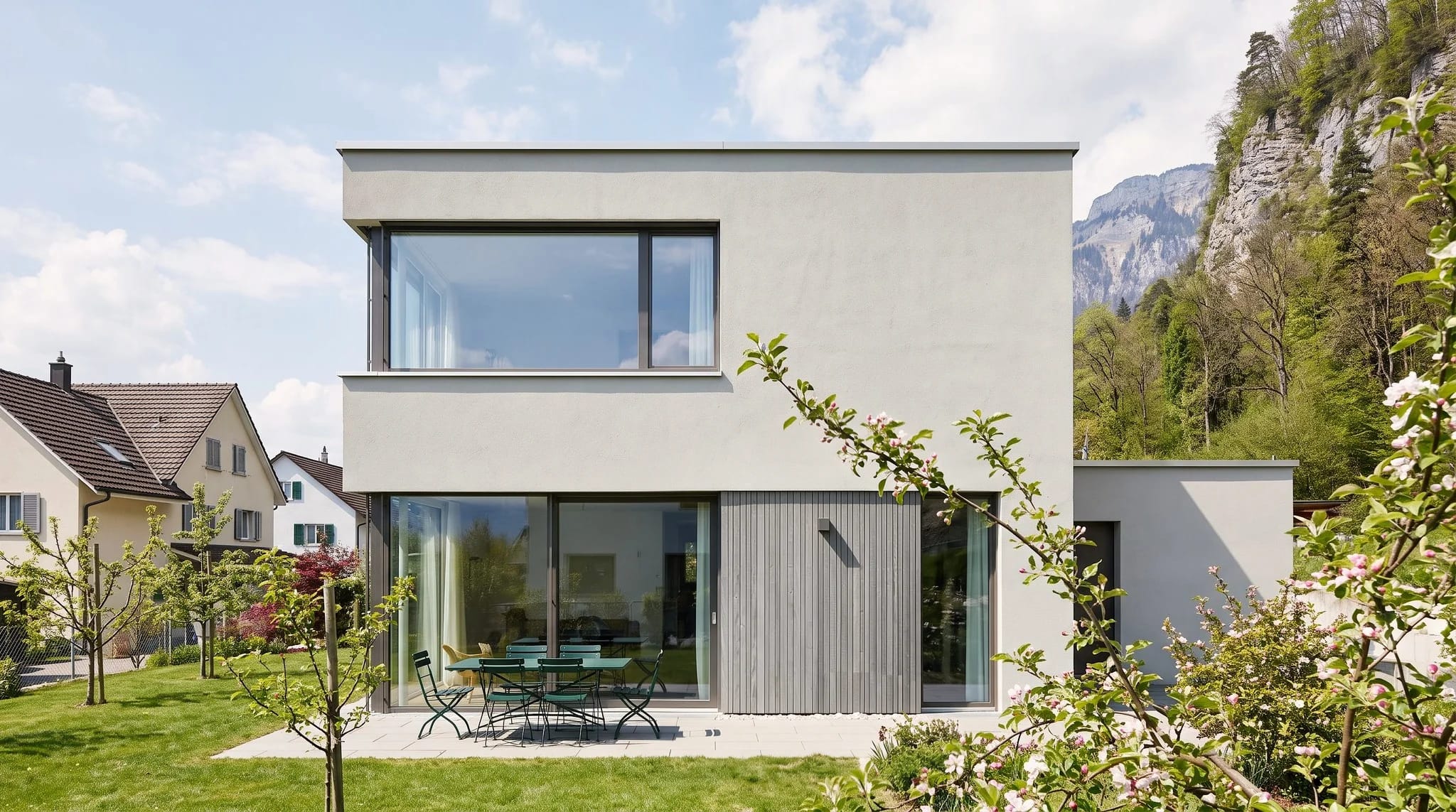 Façade avec bardage en bois dans la partie marquée
